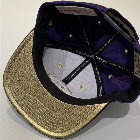 *NEW* Mitchell & Ness Toronto Raptors Snapback Hat - Picture 4 of 8